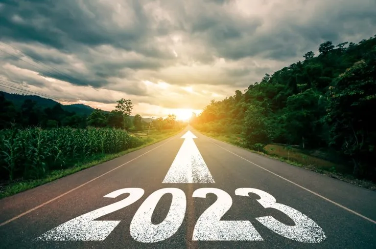 Une route de transport avec le mot « 2020 » écrit dessus.